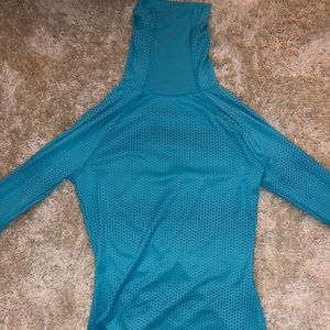 Long sleeved sporty top
